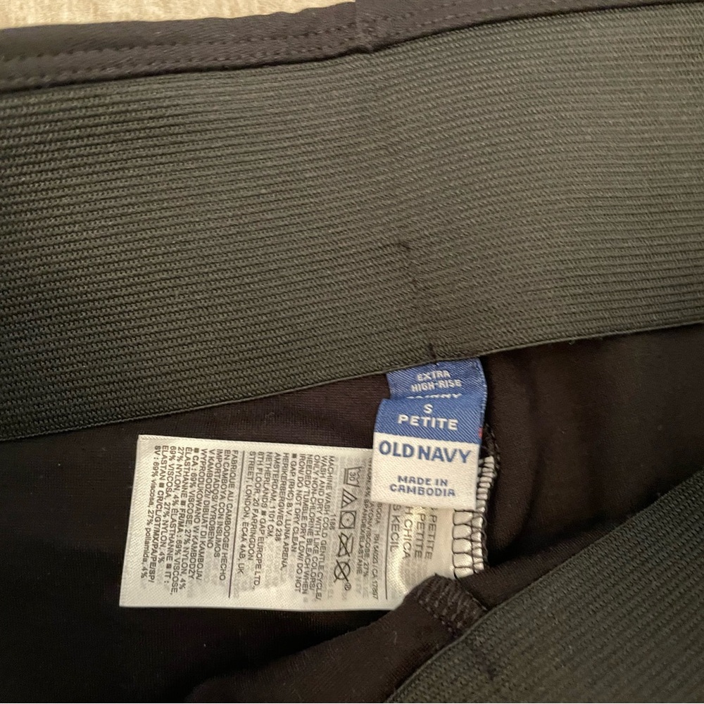 Old Navy Extra High-Waisted Stevie Split-Front Skinny Pants, Small Petite - Picture 5 of 7